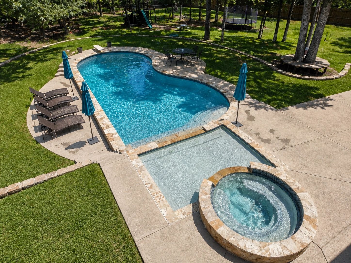 Backyard pool spa and hot tub
